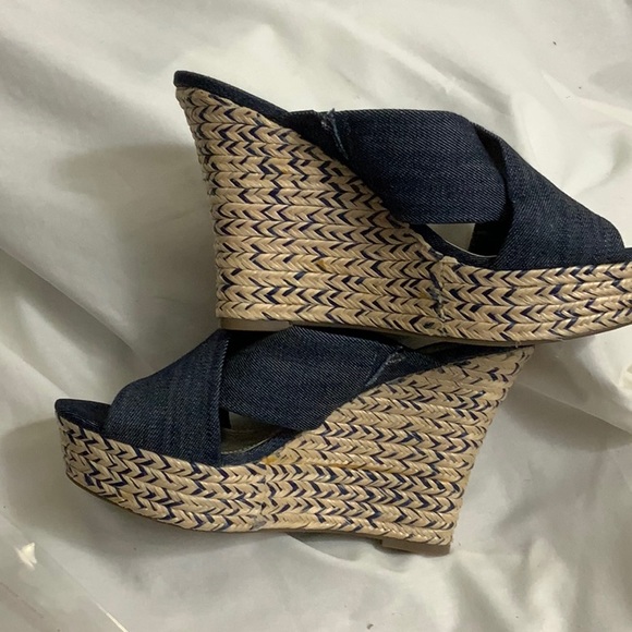 Jennifer Lopez platform heel - Picture 3 of 3